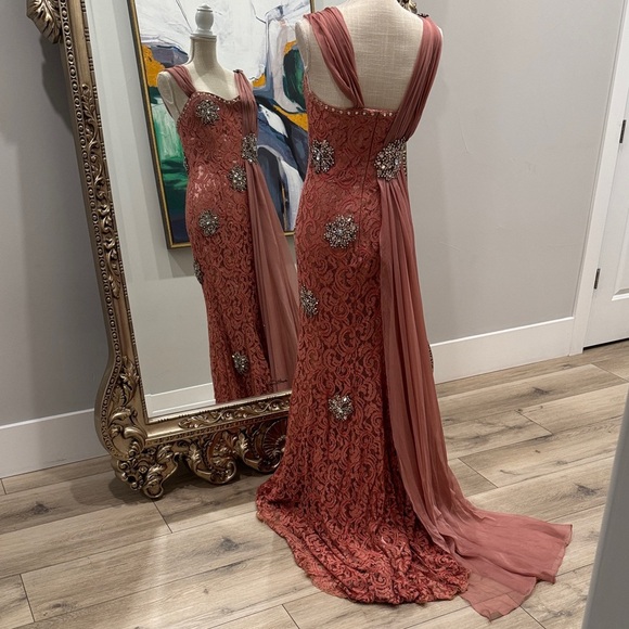 Elegant One Shoulder Lace Dress in Rose - Picture 4 of 5